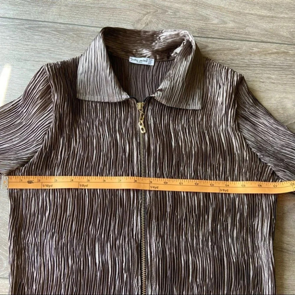 Jolie Mine  Paris Pleat Pisse’ Crinkle Satin Jacket - Picture 14 of 16